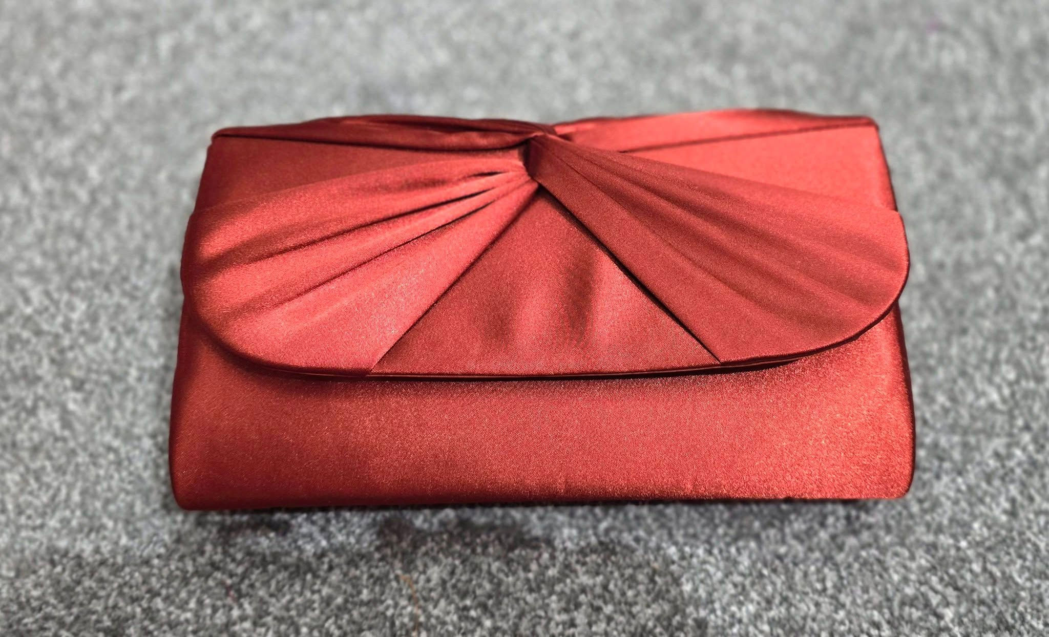 Teracotta Satin Bag with chain strap 261022