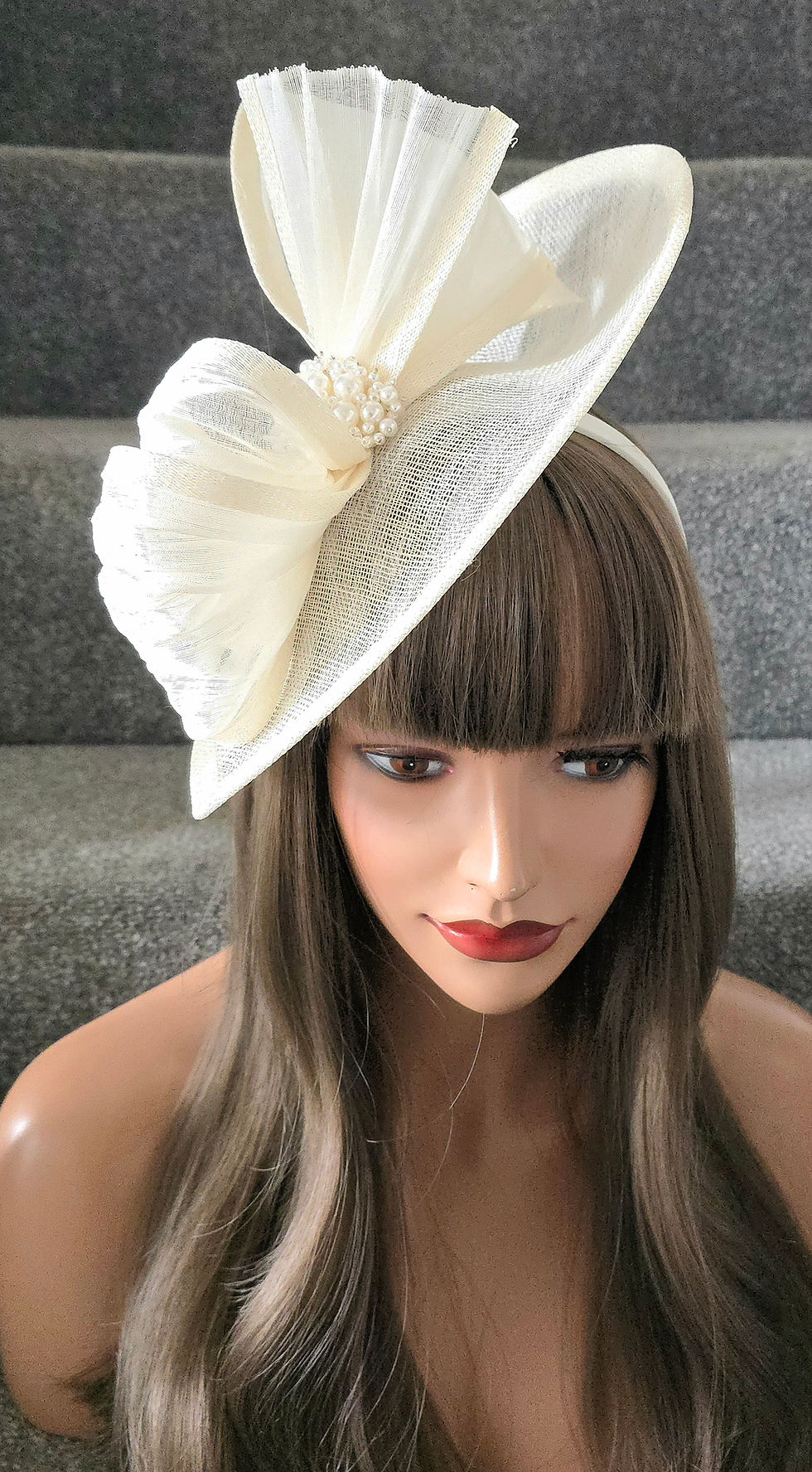 Thumbnail: Ivory sinamay Fascinator with a pearl  beaded centre 060726