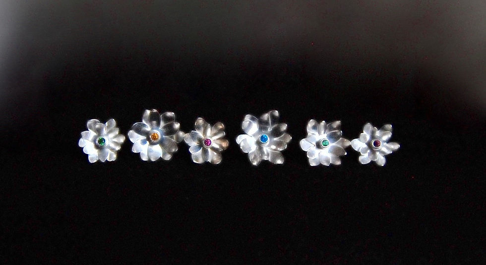 Lilly earrings, silver