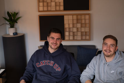 Gruppenbild von Leon und Marco (Lav Beatz und Deejay Mkey)