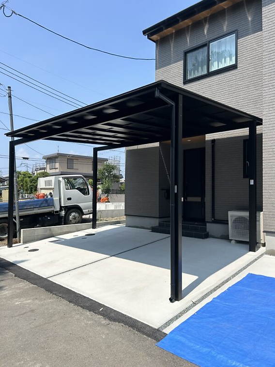 LIXIL カーポートにブラックポリカ屋根が新登場！ 