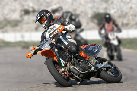 אגזוזים לפנים | אלי פנגס