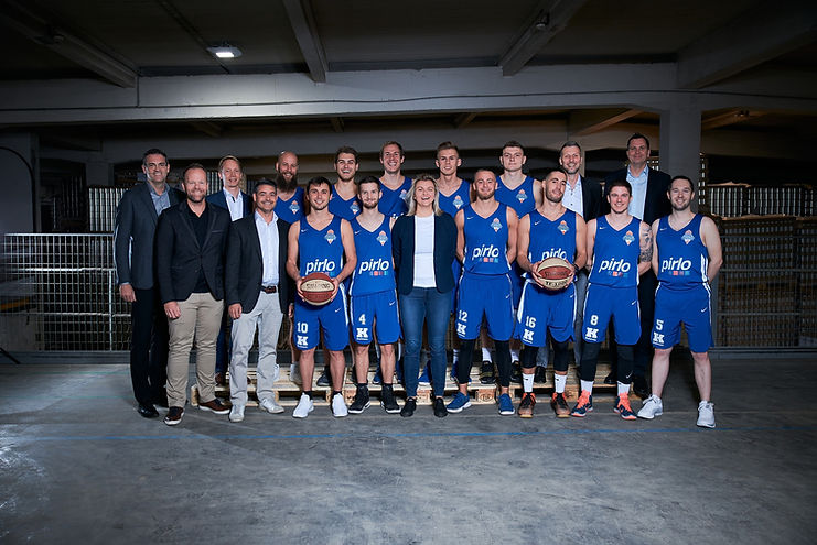 teamfoto 1920.jpg