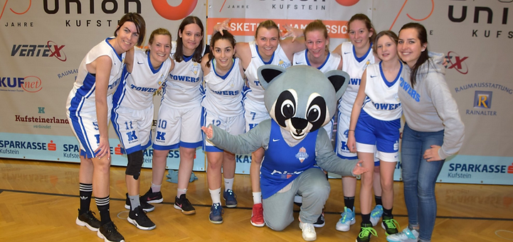 Teamfoto Damenteam Maskottchen.png