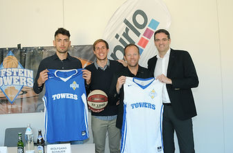 foto towers + pirlo.jpg
