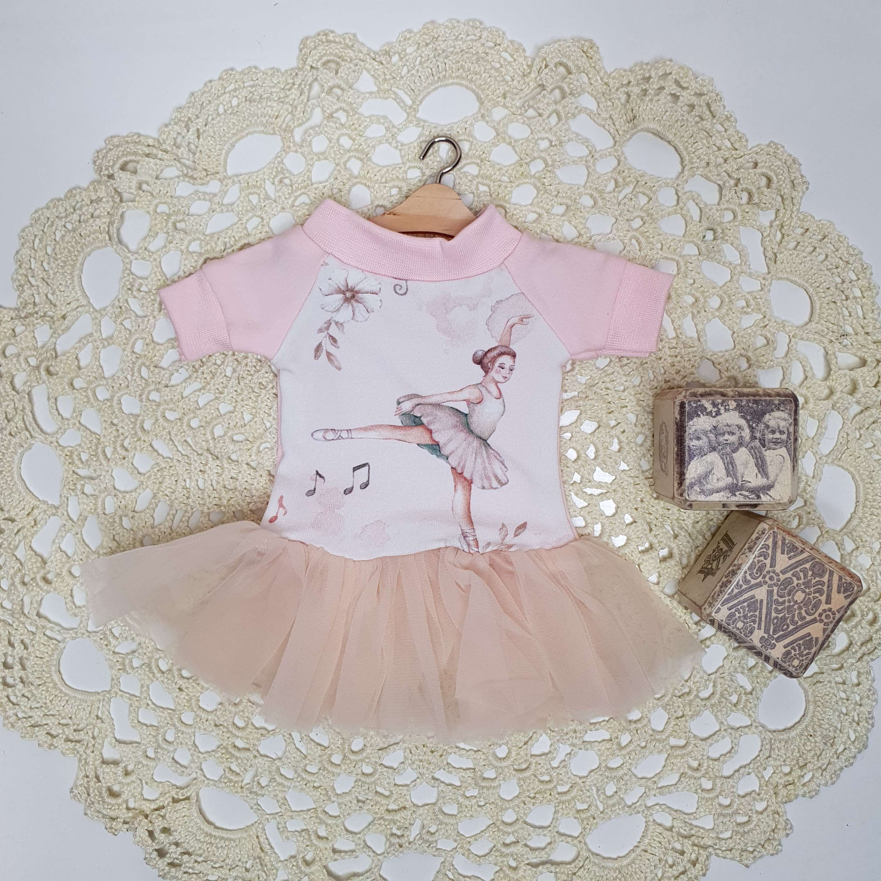 Sukienka dresowa z baletnicą 