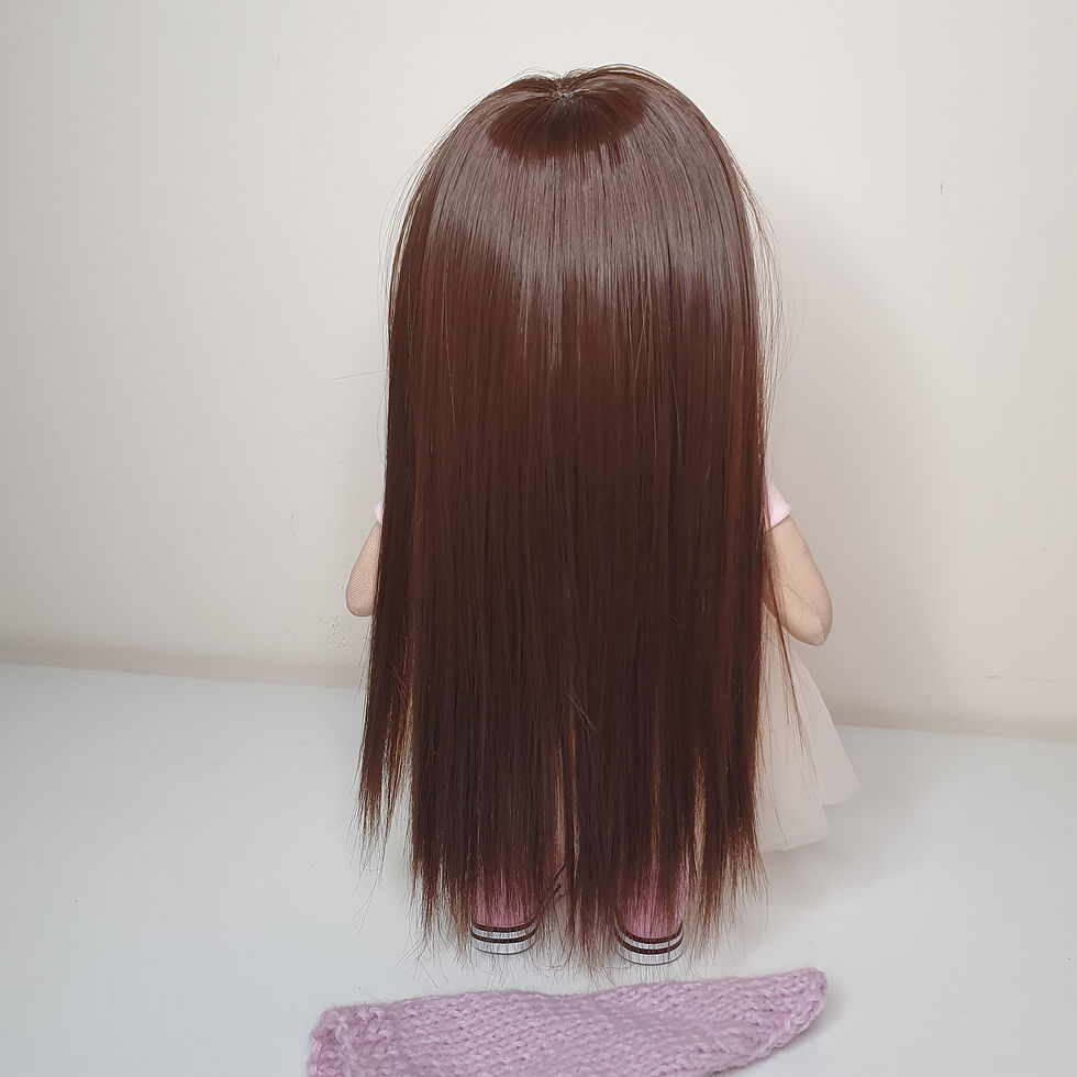 Миниатюра: Laleczka brunetka w czapeczce 