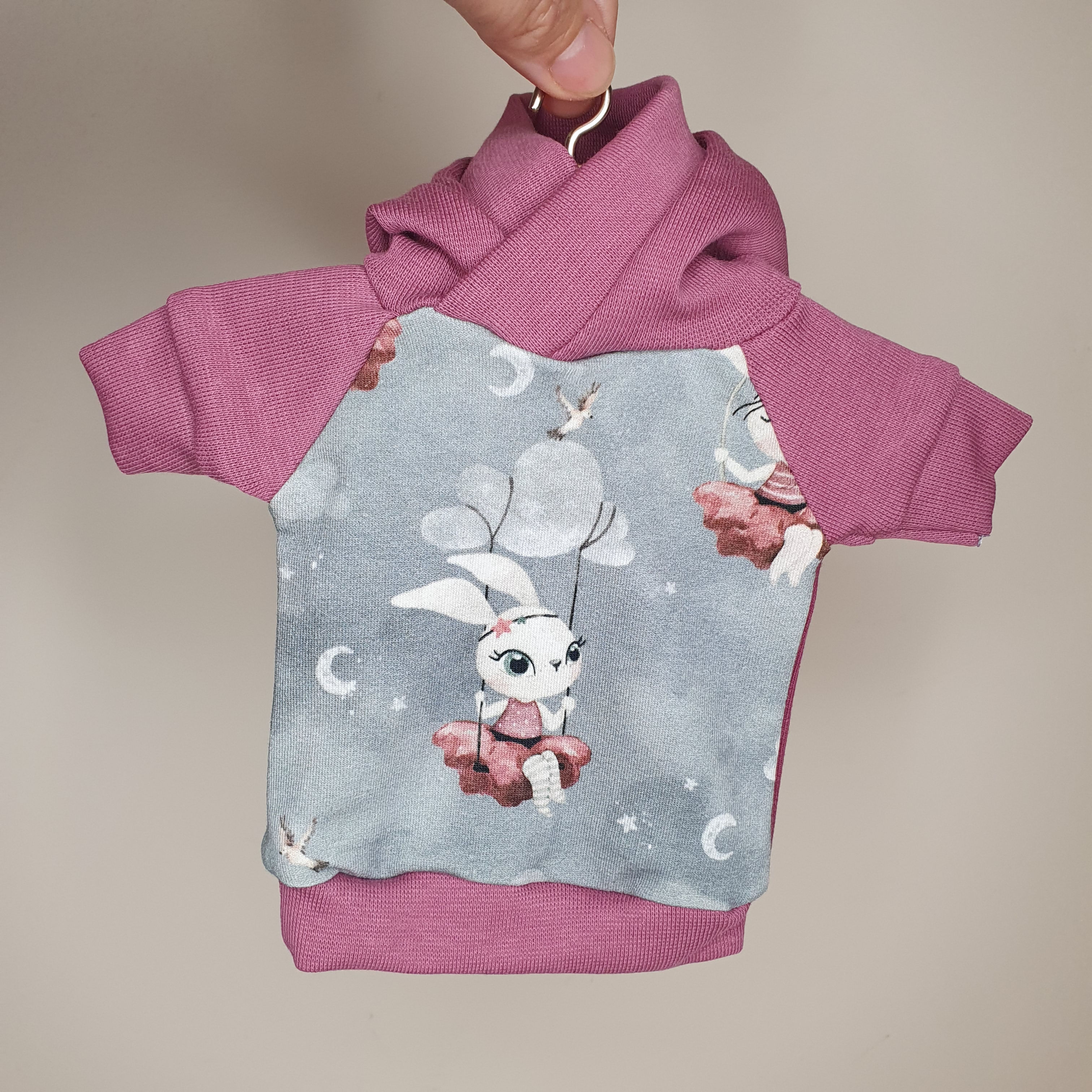 Dluga bluza z kapturem z króliczkiem