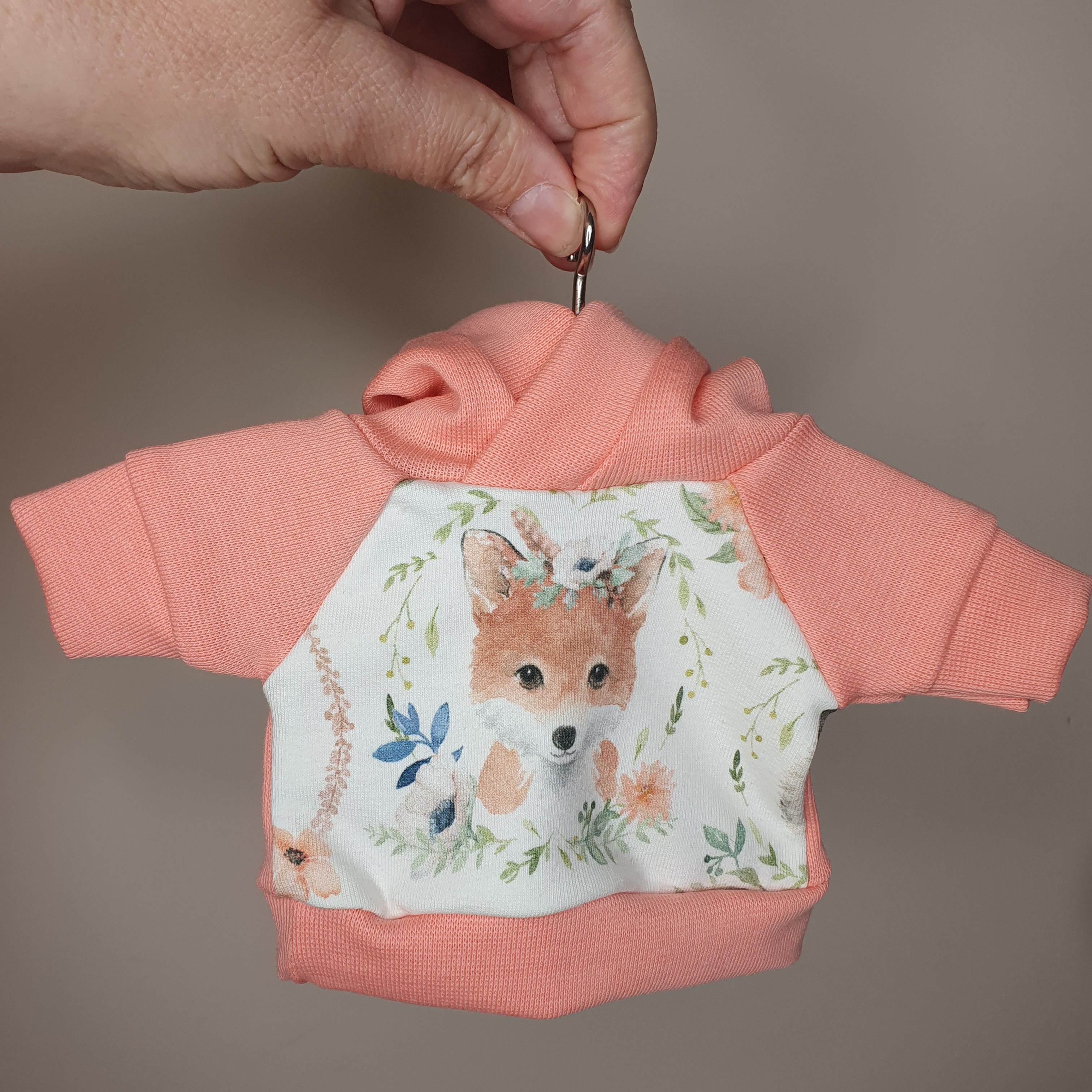 Bluza z kapturem z  liskiem w kolorze brzoskwiniowym