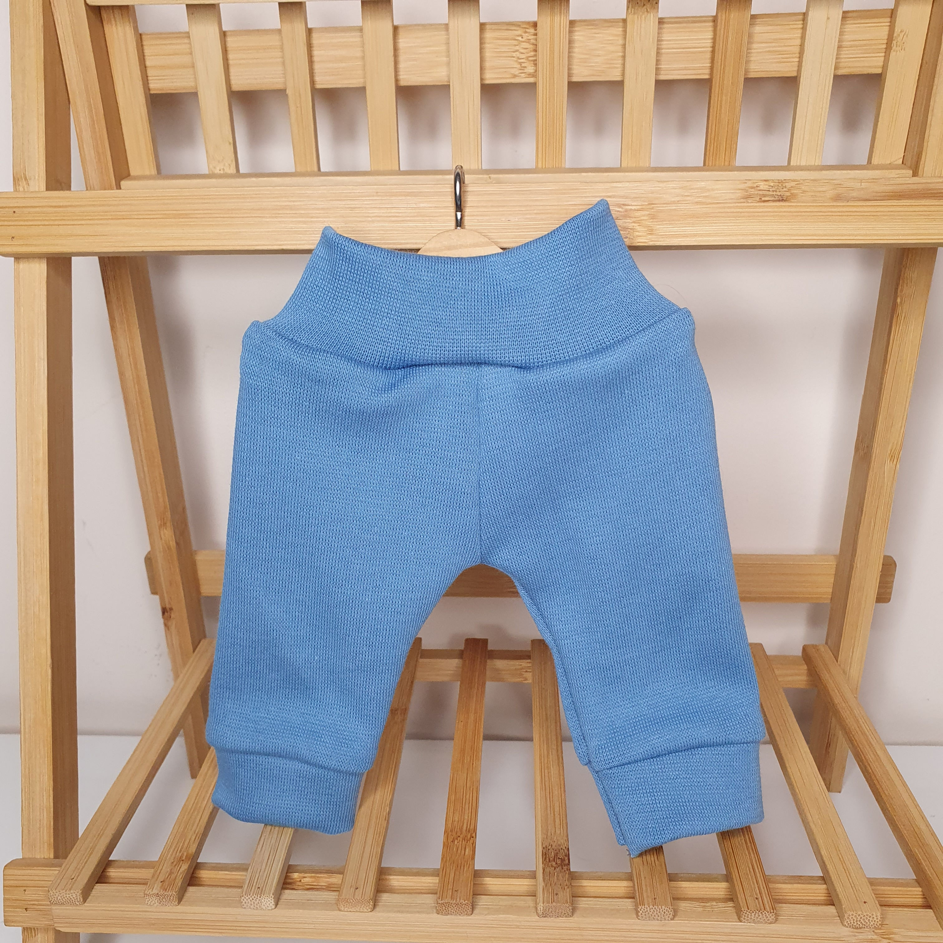 Spodnie dresowe w kolorze dusty blue