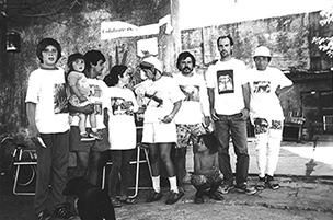 Entrega de ropa (1996). Foto cortesía Grupo Escombros.