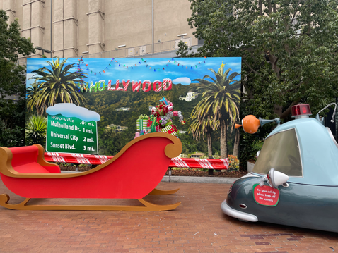 Tram Unload Grinch Photo-Op