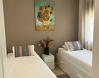 Tweede slaapkamer met twee enkele bedden in Penthouse Pentaguila op Roda Golf