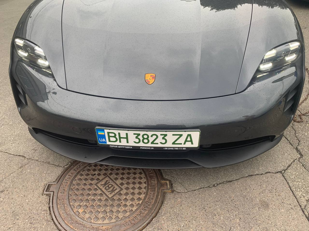 Створення надрукованих накладок на бампер для автомобіля Porsche Taycan - 3д сканування, друк
