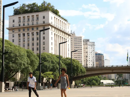 Estado de São Paulo decidirá flexibilização no uso de máscaras na quarta-feira (9)