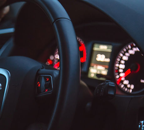 Intérieur avec des lumières de voiture