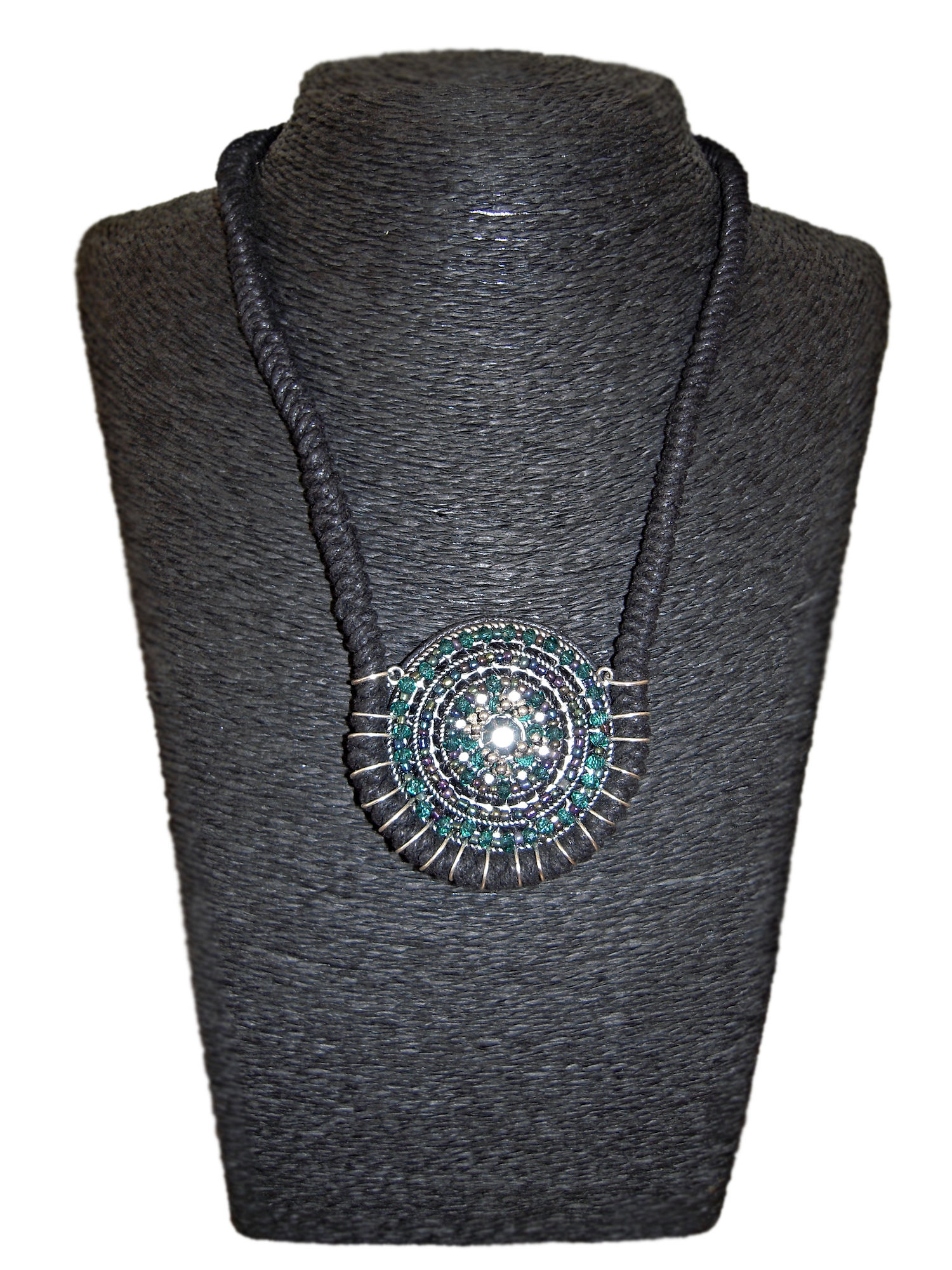 Collier macramé femme et ses perles