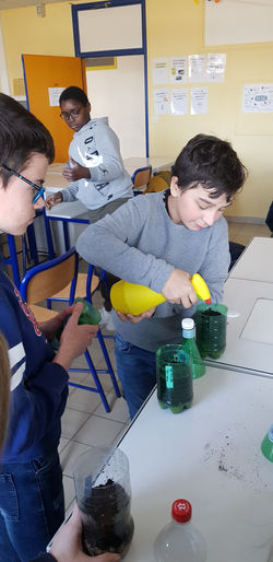 Atelier recyclage mini-serre bouteille