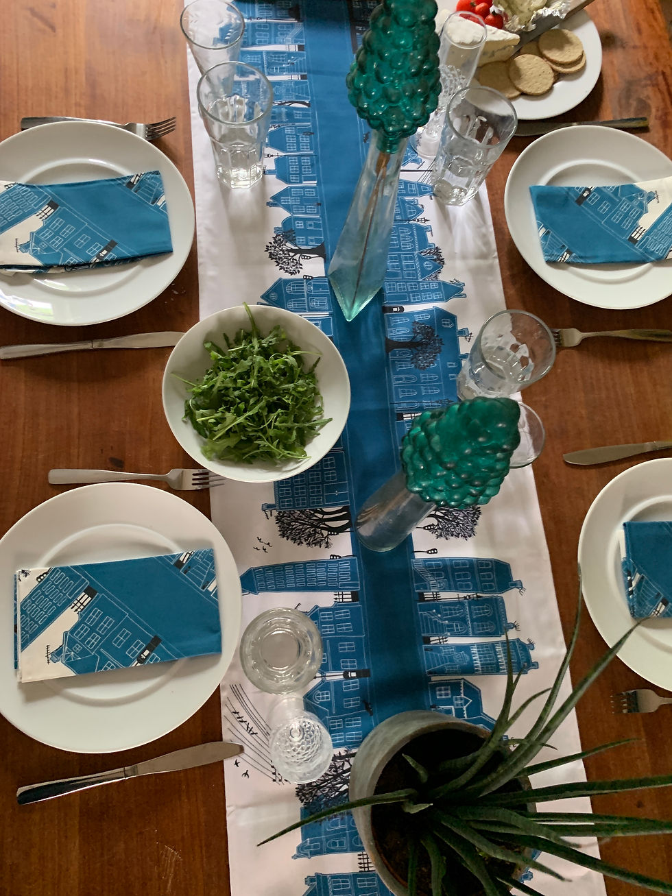Miniatura: Teal Table Runner, with houses and homes along a road