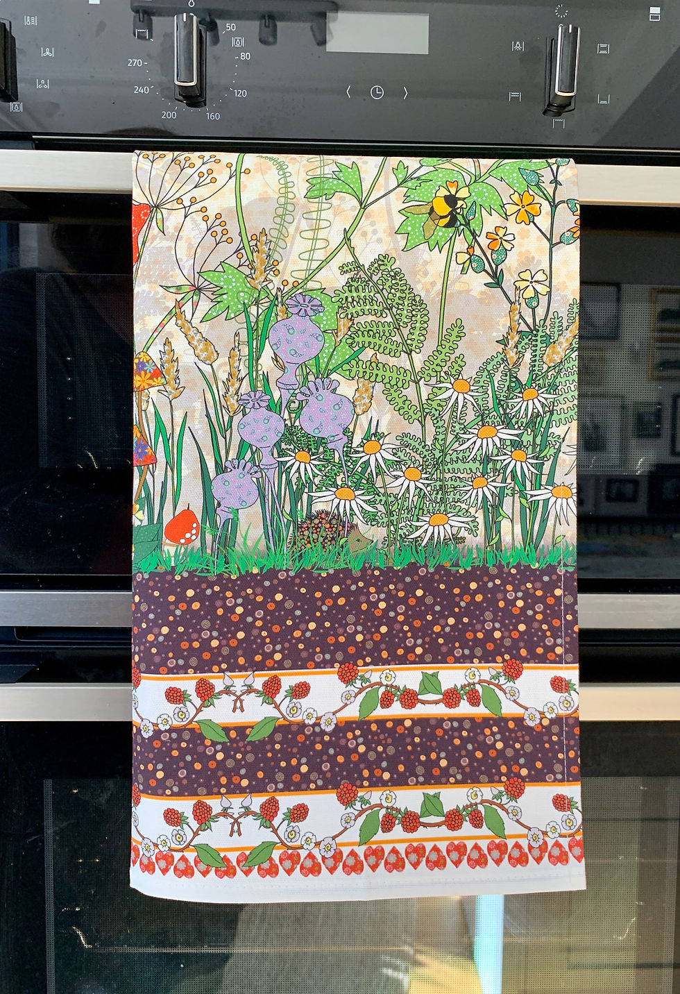 Miniatura: Wildflowers in a Hedgerow, with butterflies, bees and hedgehog, pretty tea towel design fro your kitchen or home