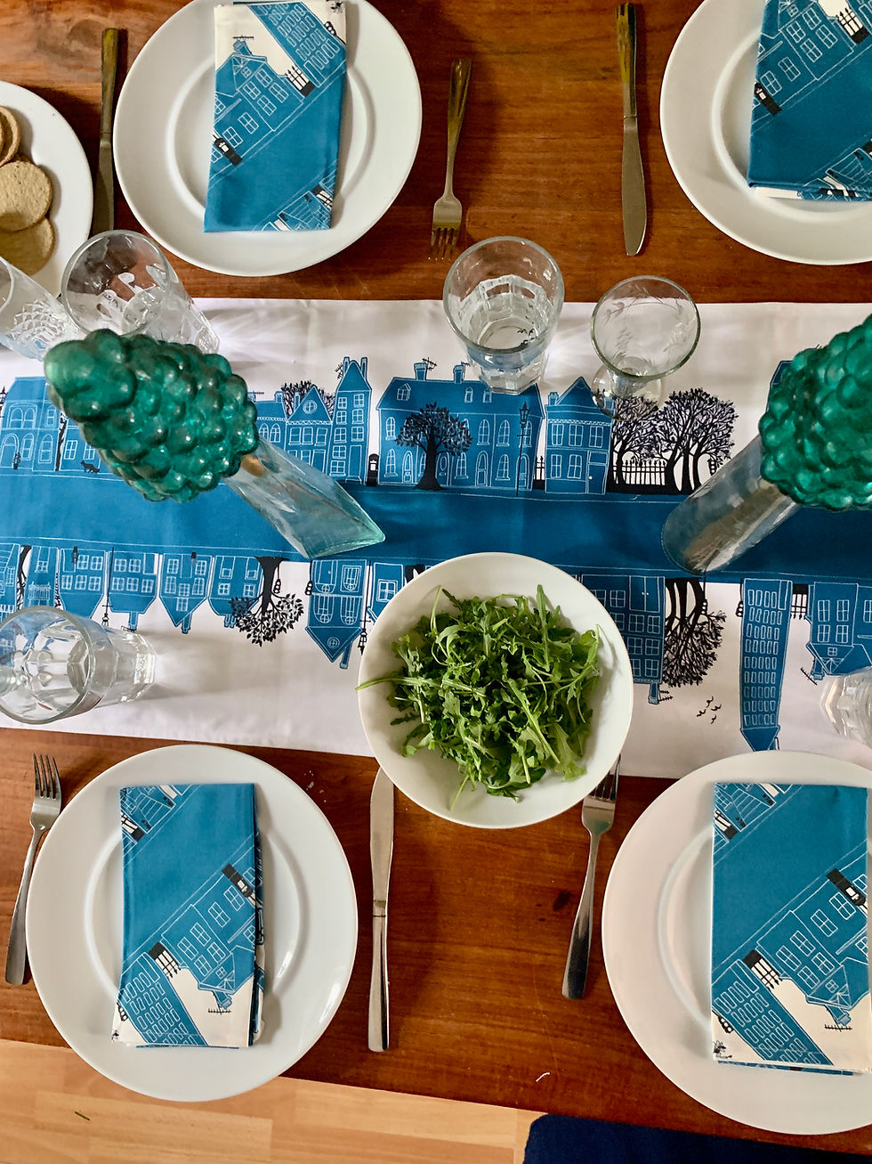 Miniatura: Teal Table Runner, with houses and homes along a road
