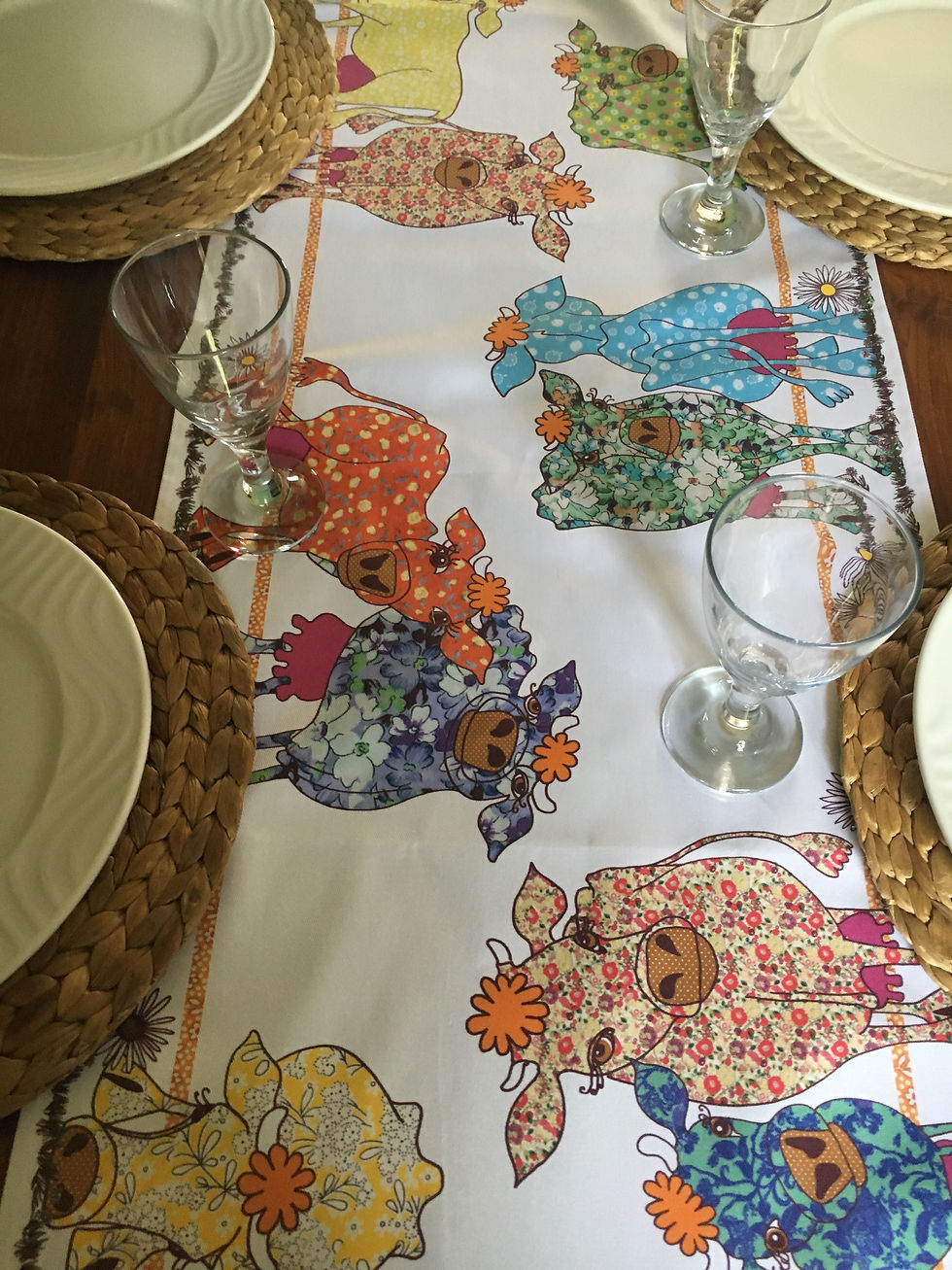 Miniaturbild: Jersey Cows decorate this 6ft Table Runner, in cute patterns and vintage design