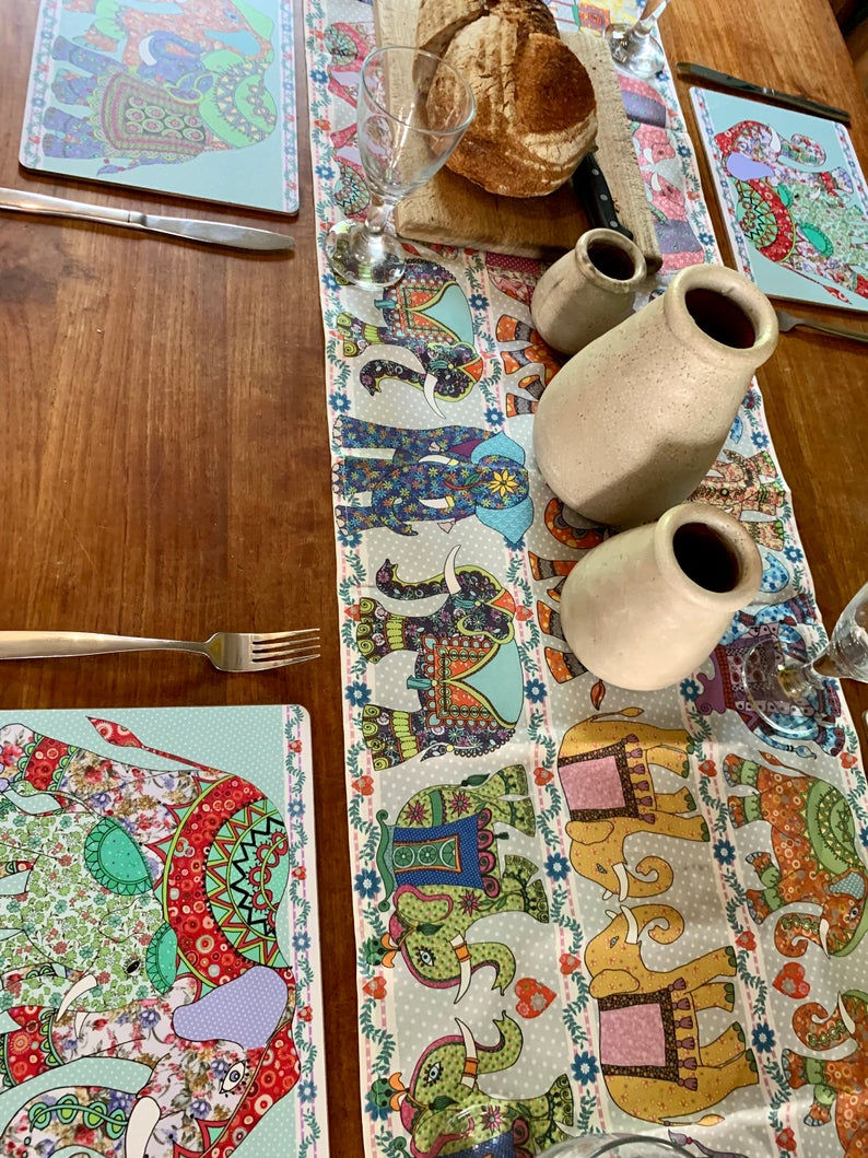 Miniature : Elephant Table Runner, beautiful vintage designs and patterns