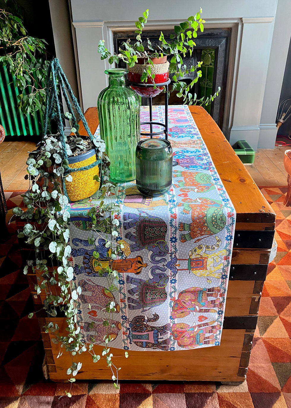 Miniature : Elephant Table Runner, beautiful vintage designs and patterns