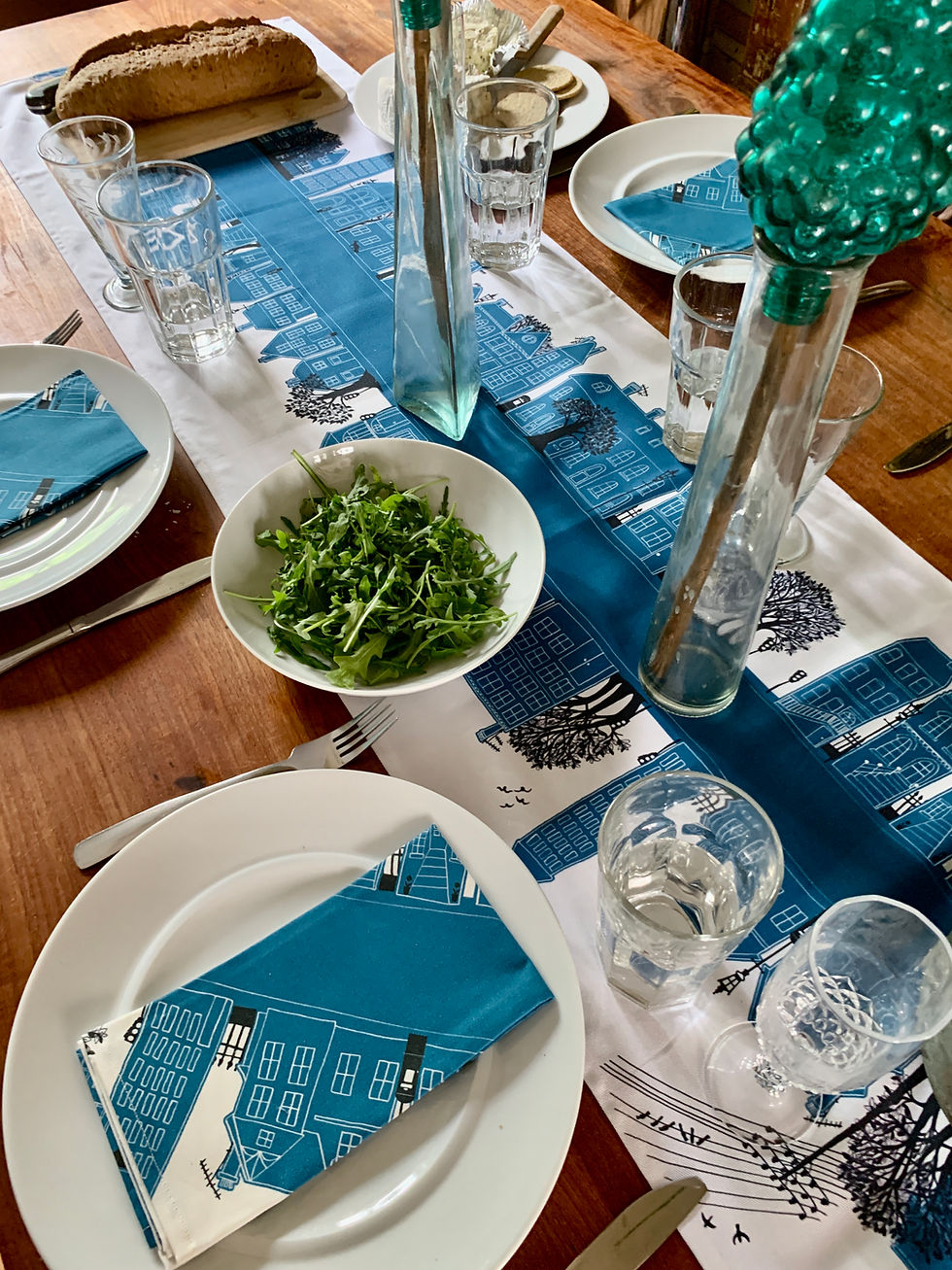 Miniatura: Teal Table Runner, with houses and homes along a road