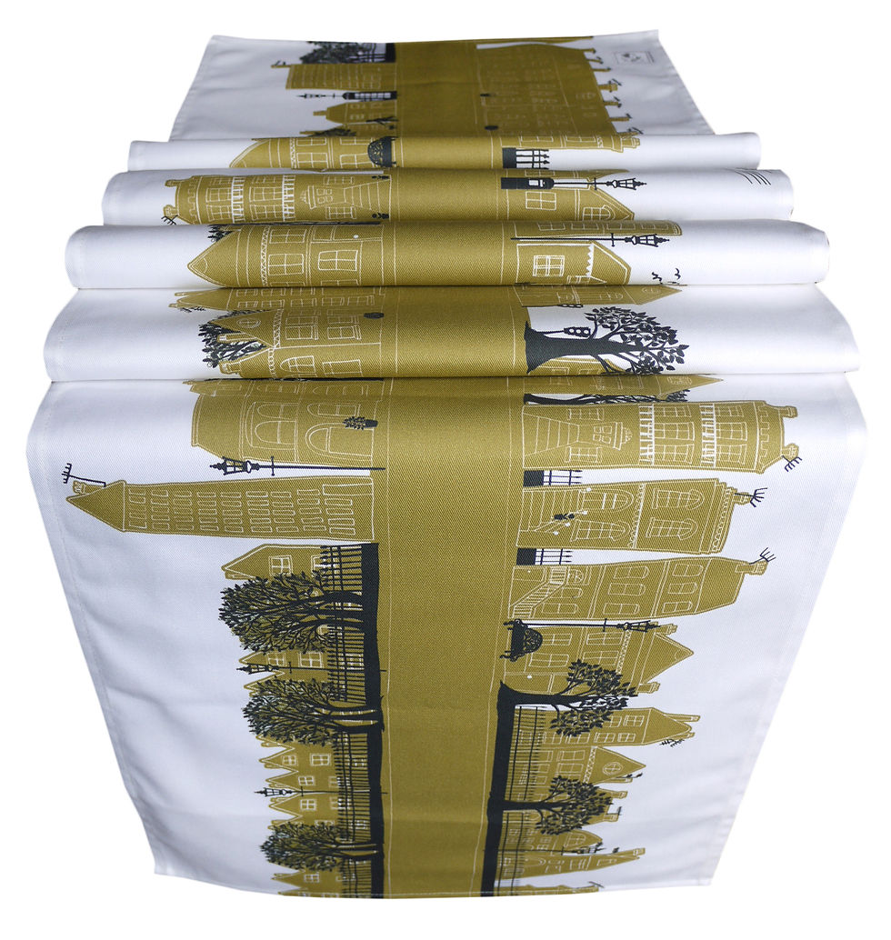 Miniatura: English Mustard Yellow Table Runner, showing homes and houses along a road