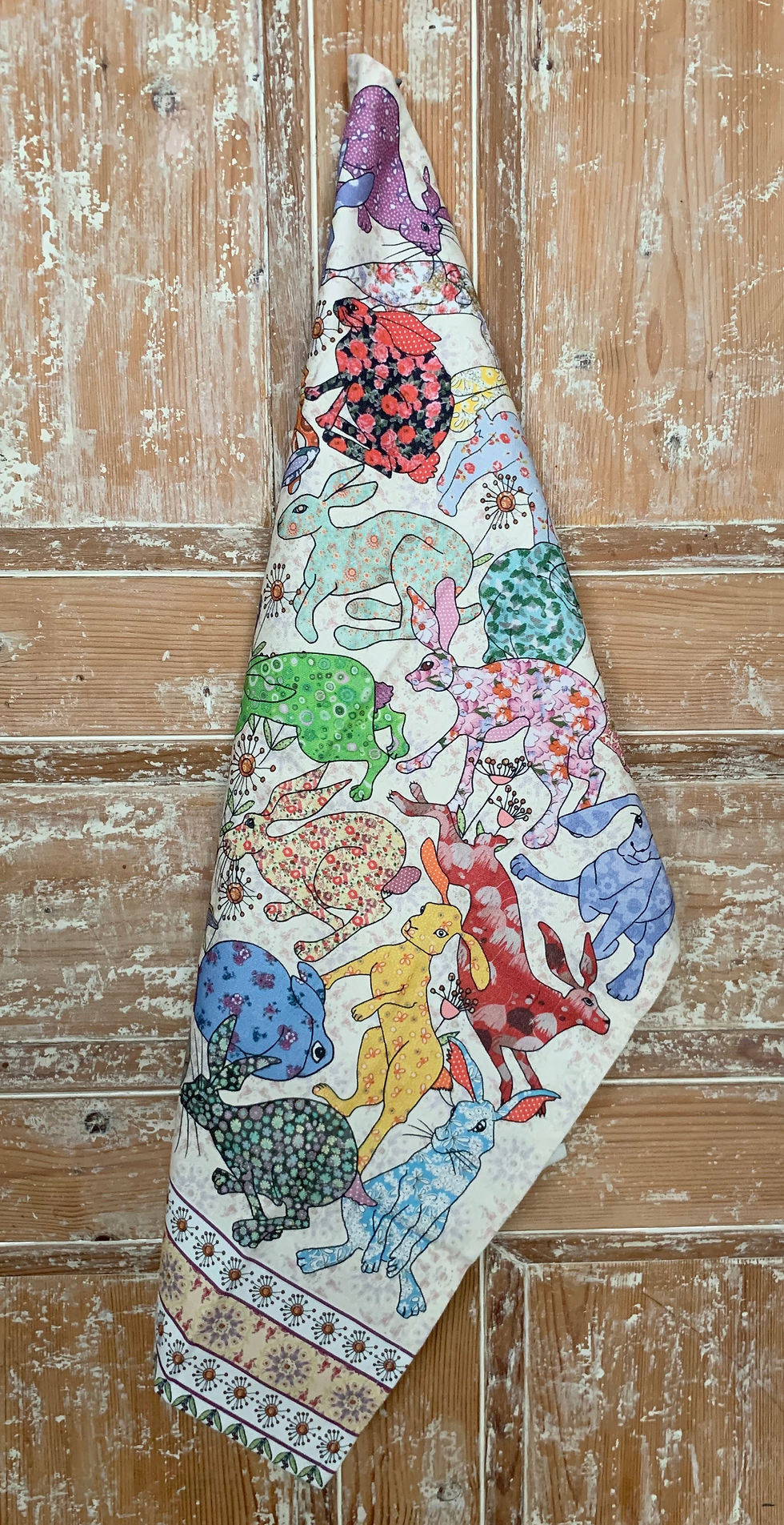 Miniature : hare tea towel. Printed kitchen towel with collection of hares rabbits
