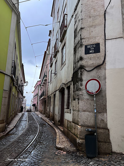 Cruzamento do Beco da Mó e as Escolas Gerais