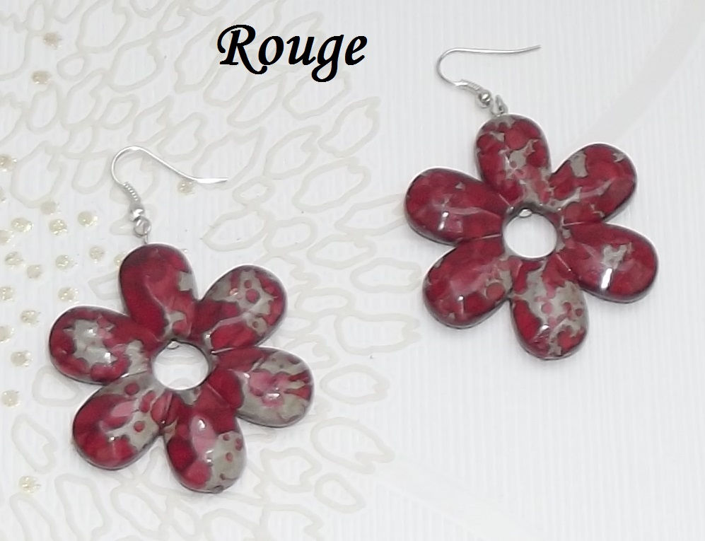 Boucles d'oreilles, les perles acryliques en forme de fleur tachetées