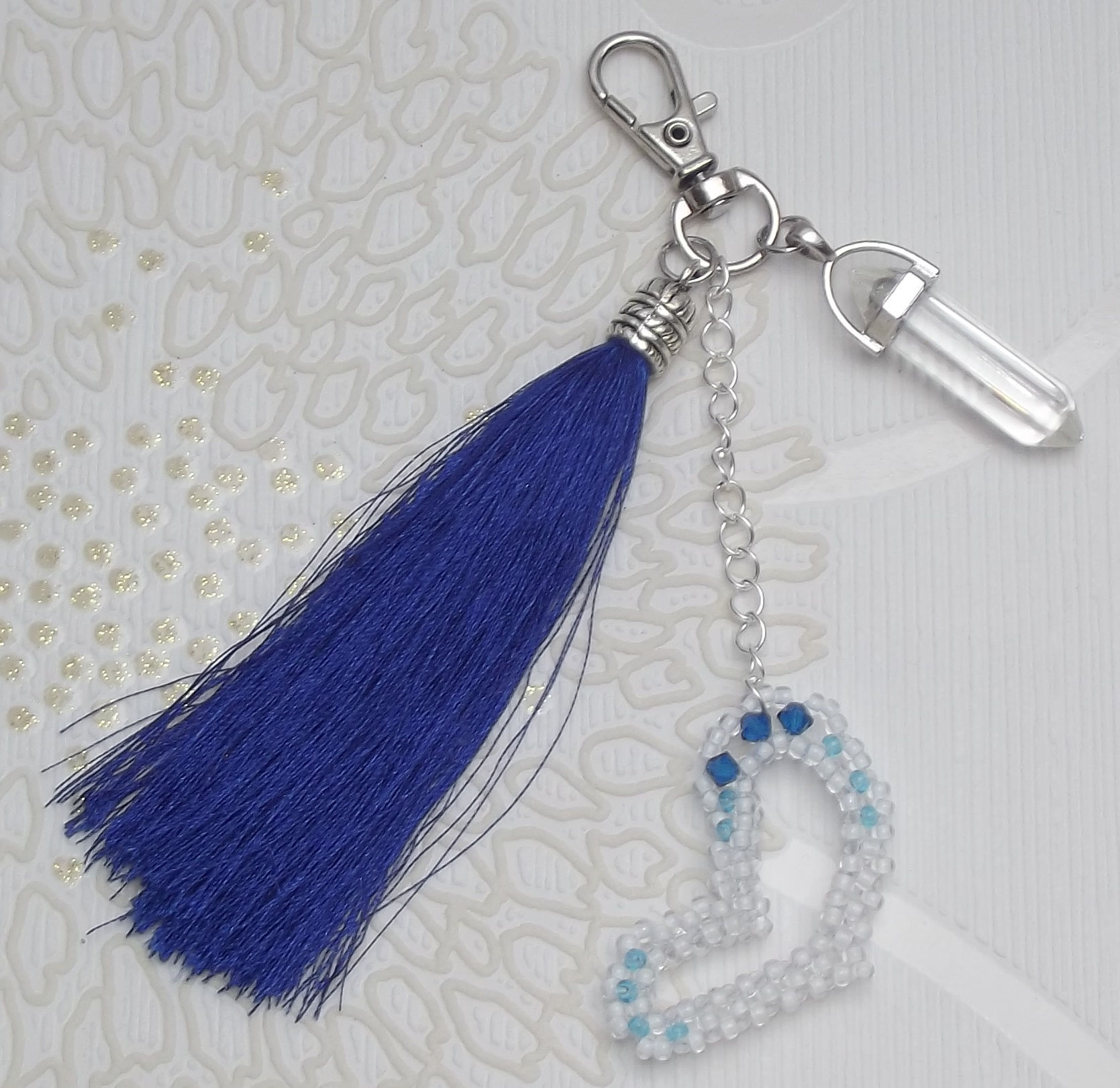 Porte clé - bijoux de sac : coeur, pompom bleu et breloque