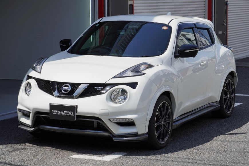 ストライプ　カーラッピングフィルム施工　After　斜め前　日産ジュークニスモ