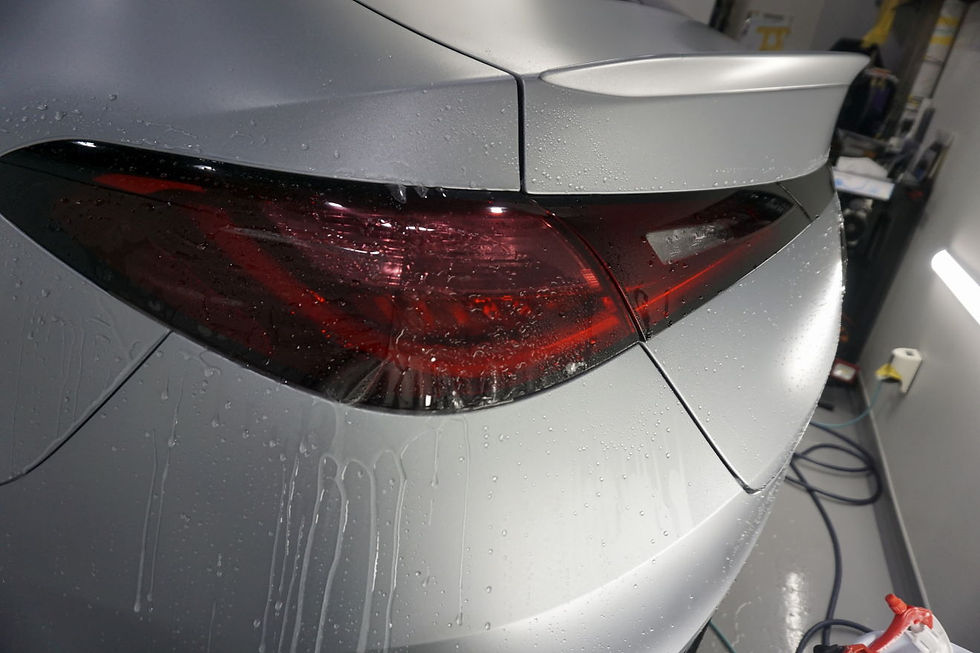 テールレンズのプロテクションフィルム施工 AMG GLC43
