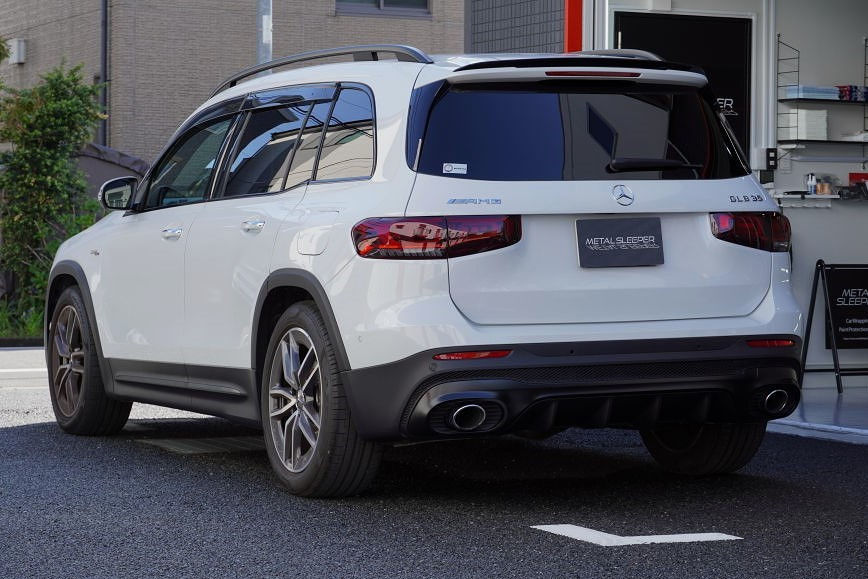 メッキ調パーツのカーラッピング After 斜め後ろ メルセデスAMG GLB35 スモークプロテクションフィルム テールレンズ カーラッピング専門店 プロテクションフィルム施工店 神奈川県 相模原 町田 横浜 川崎市 八王子 平塚市 厚木市 茅ヶ崎市 藤沢市 鎌倉市 綾瀬市 大和市 座間市 多摩市 日野市 小平市 あきる野市 伊勢原市 愛甲郡 中郡 逗子市 港区 世田谷区 江東区 渋谷区 目黒区 中野区 松戸市 昭島市 武蔵野市 杉並区 調布市 小金井市 品川区 高座郡 所沢市 船橋市 足柄下郡 大田区 三浦市