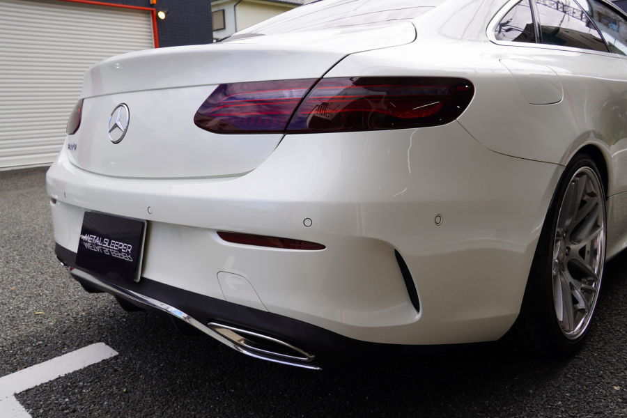 テールレンズのワンオフスモークプロテクションフィルム施工 メルセデスベンツ Eクラスクーペ カーラッピング専門店 プロテクションフィルムPPF施工店 相模原 町田 横浜 川崎市 八王子 平塚市 厚木市 茅ヶ崎市 藤沢市 鎌倉市 綾瀬市 大和市 座間市 多摩市 日野市 小平市 あきる野市 伊勢原市 愛甲郡 中郡 逗子市 港区 世田谷区 江東区 渋谷区 目黒区 中野区 松戸市 昭島市 武蔵野市 杉並区 調布市 小金井市 品川区 高座郡 所沢市 船橋市 足柄下郡