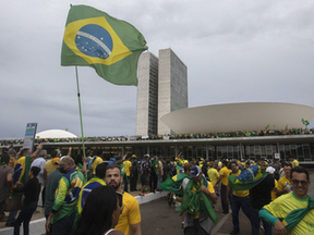 A divina comedia à brasileira.
