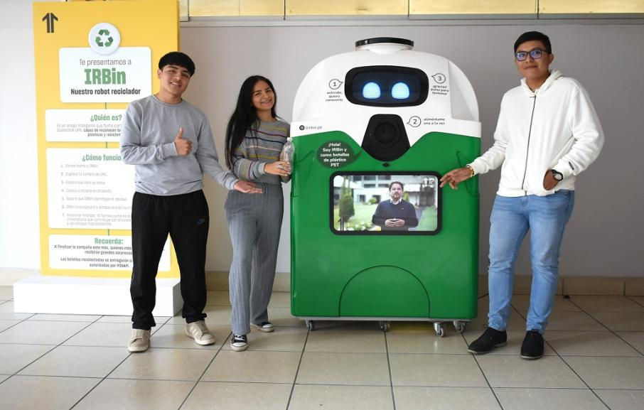IRBin: El robot que convierte el reciclaje en premios y conciencia ecológica en la UPN Breña