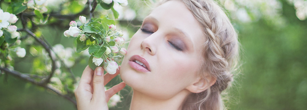 ethereal alternative make up look. soft and romantic