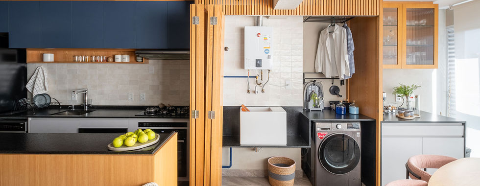 Reforma de apartamento integra ambientes e valoriza a vista com soluções inteligentes