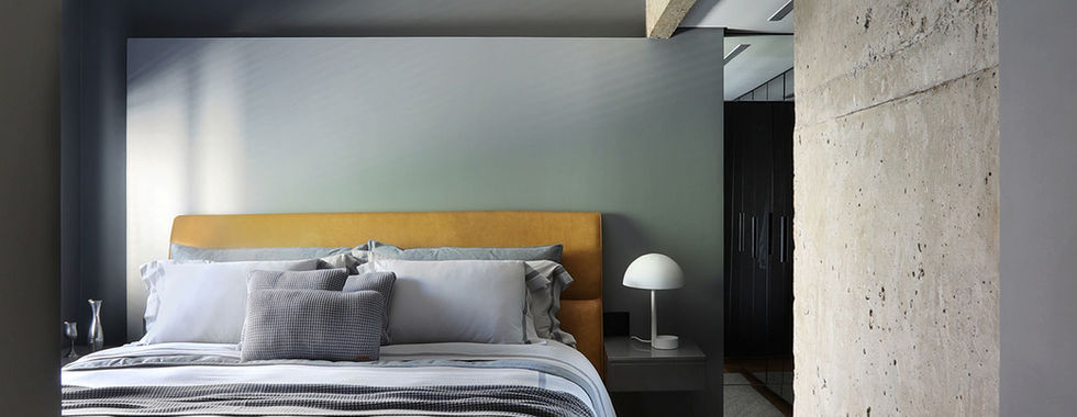 Reforma de apartamento combina estilo industrial com soluções personalizadas de marcenaria