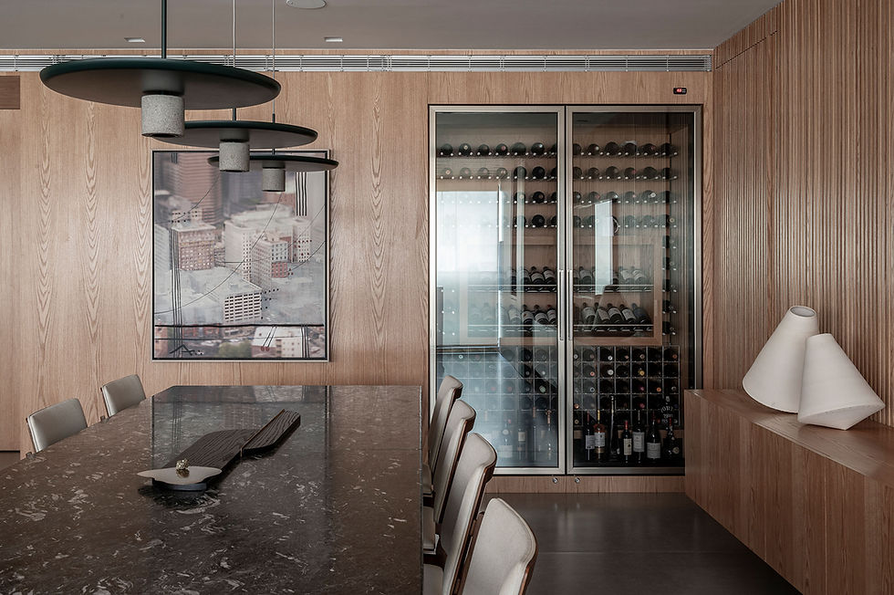 Apartamento de 250 m² ganha elegância e fluidez com paleta neutra