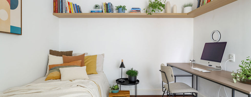 Apê alugado de 280 m² ganha sala multiuso com mobiliário solto