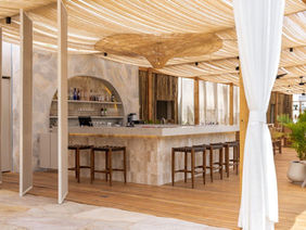 Arquitetura sensorial conecta gastronomia e experiência na Praia Brava
