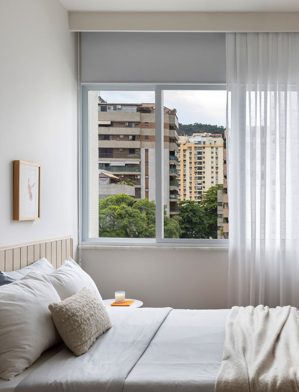 Apartamento de 40m² aposta na integração, luz natural e design minimalista