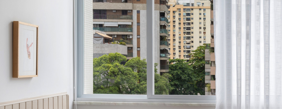 Apartamento de 40m² aposta na integração, luz natural e design minimalista