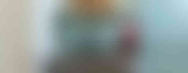 Com dois escritórios, apê de 80 m² ganha décor nas cores verde e terracota