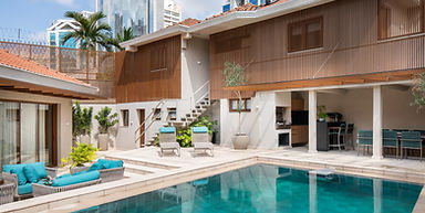 Bossa brasileira, acolhimento e bem-estar: a renovação de uma casa dos anos 60 no Itaim Bibi